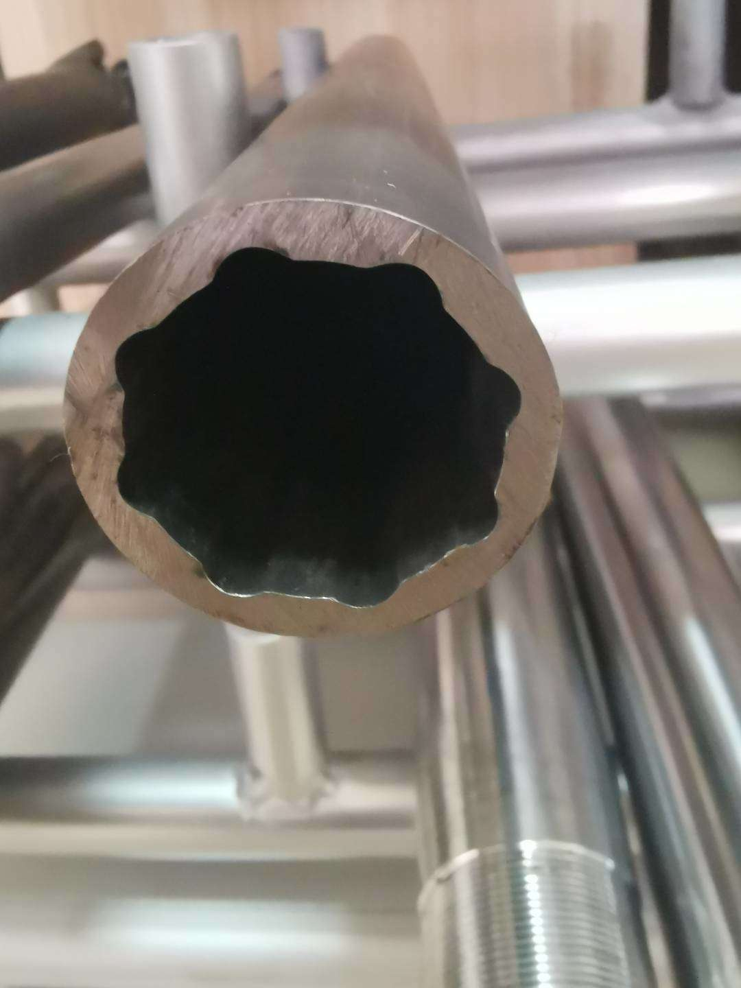 異形精密管